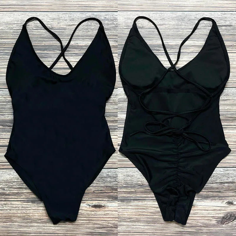 Monokini élégant avec design sophistiqué, parfait pour une journée à la plage ou au bord de la piscine.