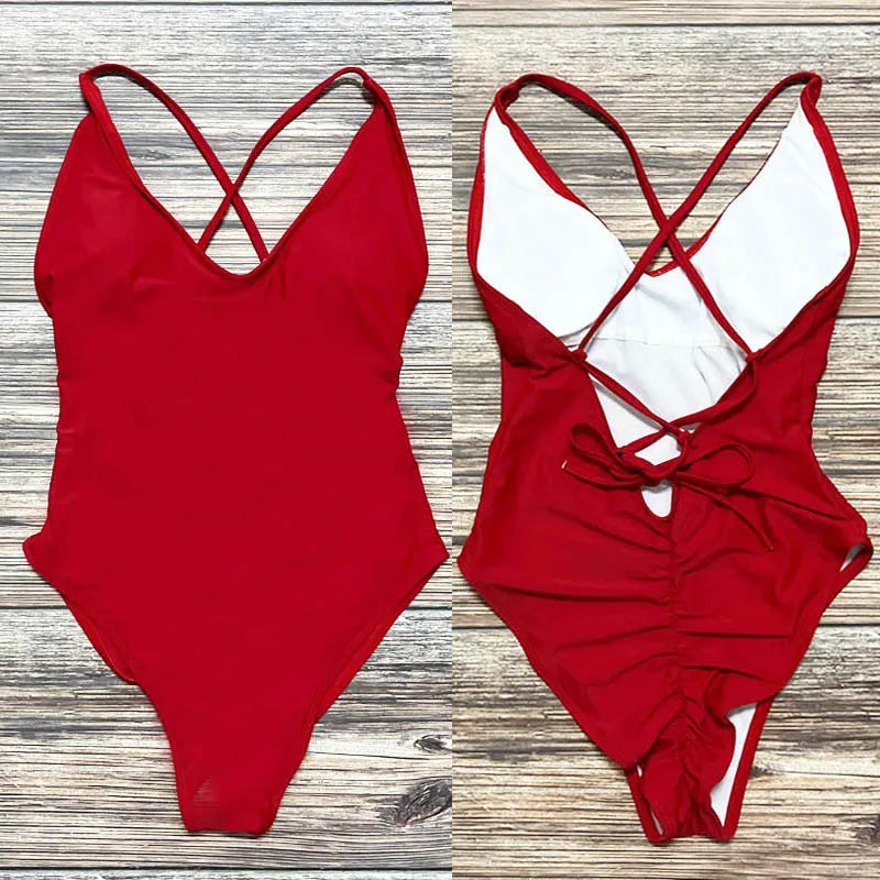 Monokini élégant avec design sophistiqué, parfait pour une journée à la plage ou au bord de la piscine.