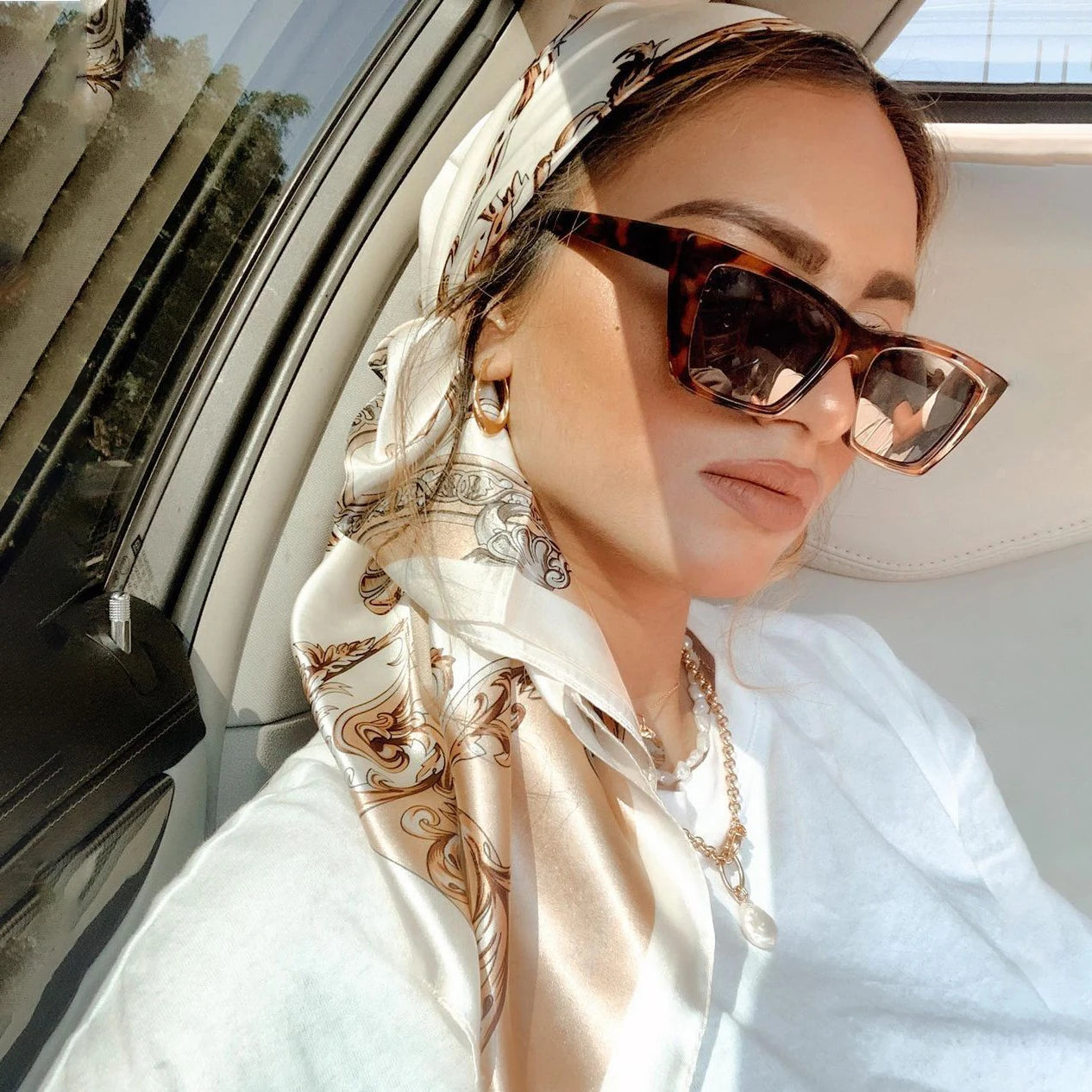 🧣 Foulard soie femme 90x90 – Designer, élégant pour cheveux ou hijab.